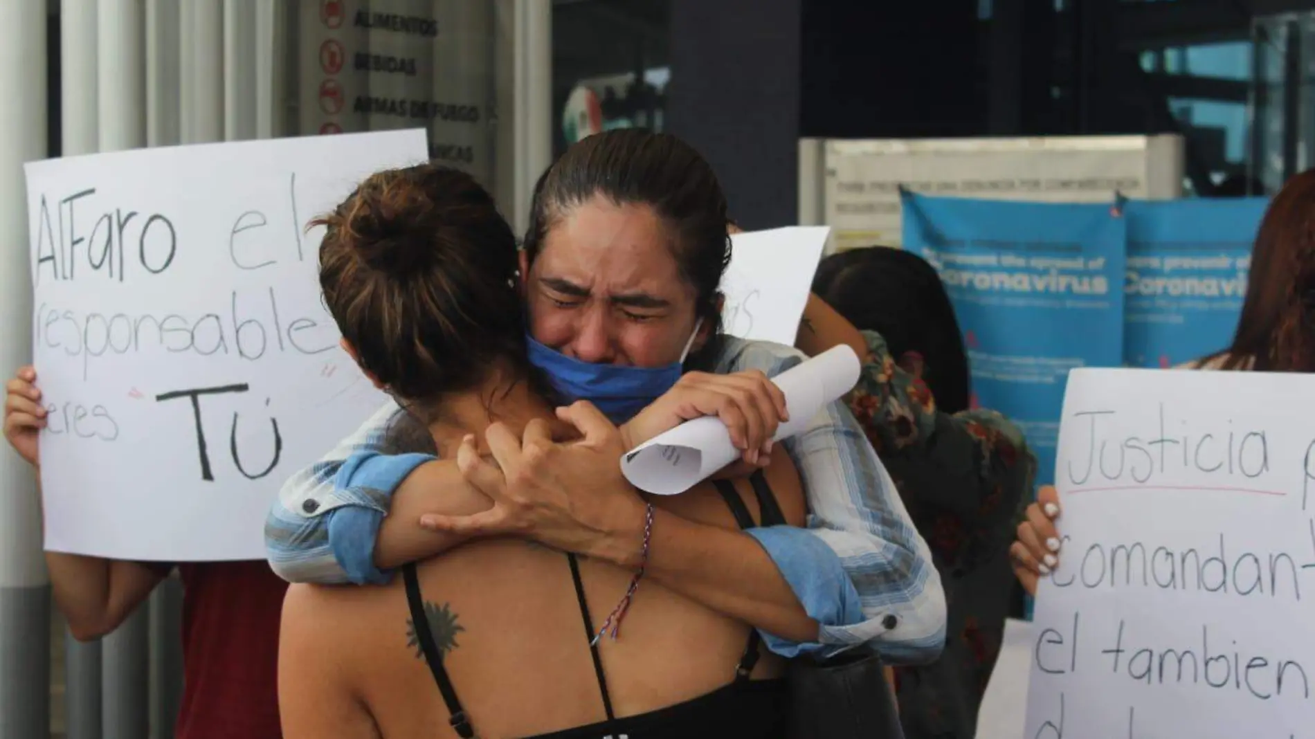 Esposa policia detenido1